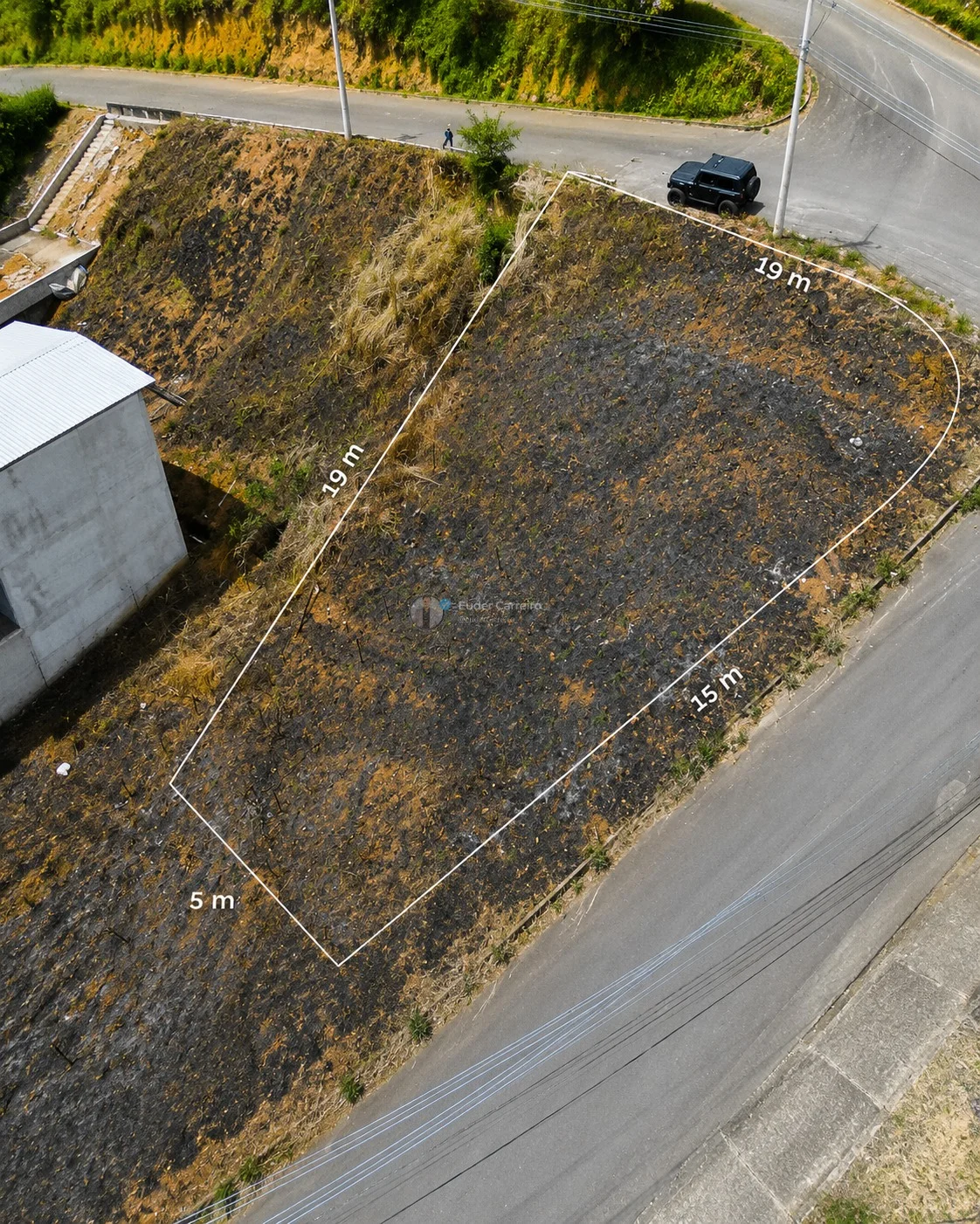 Lote com 230 m² em declive - Tãozinho Villela, Caratinga
