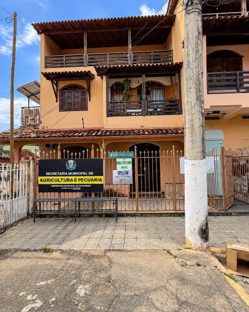 Casa com 4 quartos e 5 vagas - Centro, Tarumirim